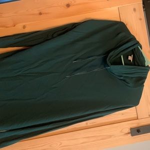 Green turtle neck light weight sweatshirt